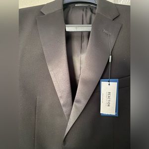 Brand new Reaction Kenneth Cole black tuxedo jacket 42R